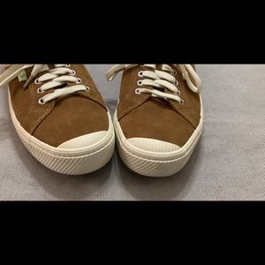 Cariuma Suede Sneakers